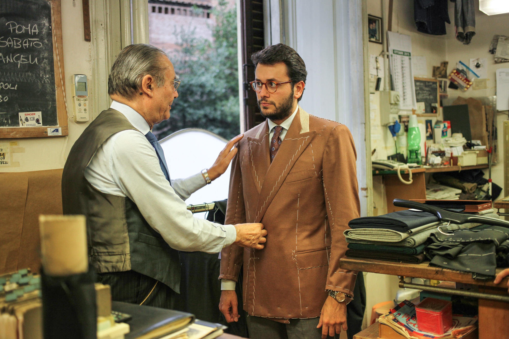 Tommy & Giulio Caraceni Does a Roman jacket exist? If so, which are its distictive features?