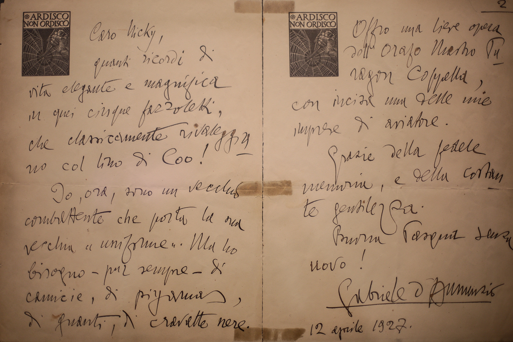 Nicky Milano: la cravatta milanese dal 1920 Le lettere di Gabriele D'Annunzio, l'arredo degli anni '20 e il nodo Nicky 