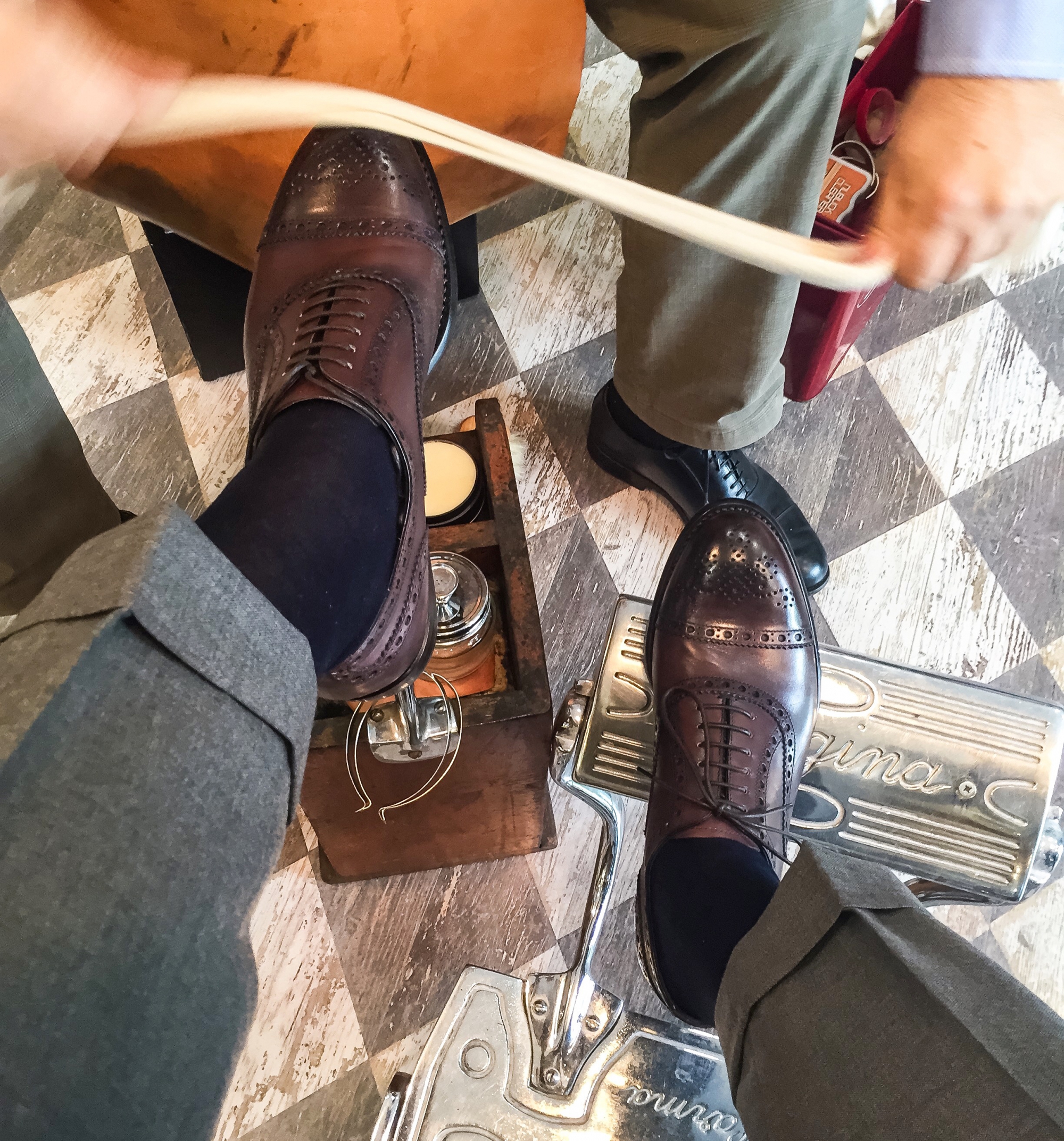 Oxford Shoes Brief video about the dress shoes par excellance